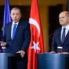 Bundeskanzler Olaf Scholz (r) und Recep Tayyip Erdogan während ihrer gemeinsamen Pressekonferenz im Kanzleramt.