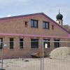 Sollen noch heuer fertig werden: das neue Feuerwehrhaus und der gemeindliche Bauhof in Fünfstetten. Die Kommune investiert 2019 wohl nochmals über 800 000 Euro in das Vorhaben.  	
