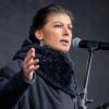 Linke-Politikerin Sahra Wagenknecht ruft zu einem "Startschuss für eine neue starke Friedensbewegung"  auf.