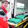 "Zivi" Christoph Francke ist beim Roten Kreuz Unterallgäu zuständig für die Krankentransporte. Im Notfall fährt er aber auch den Rettungswagen. Foto: home