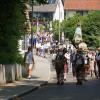 15 Vereinsfahnen aus dem Gemeindebereich von Ried waren beim Umzug zu sehen. Sie alle feierten mit den Rieder Schützen das 111-jährige Bestehen.