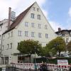Dieses Haus in der Augsburger Altstadt, das an den Holbeinplatz angrenzt, wird wegen Statikproblemen nun saniert.
