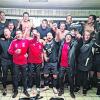 Verständliche Freude: Die Fußballer des FC Memmingen feiern in der Kabine ihren 3:1-Erfolg beim SC Eltersdorf. 	