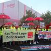 Könnten zum Jahresende hin wieder vor dem Lager stehen: streikende Mitarbeiterinnen und Mitarbeiter im Kaufland-Zentrallager in Donnersdorf (Lkr. Schweinfurt).