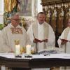 Pater Roman Löschinger (Zweiter von links) feierte im Kreise seiner Mitbrüder sowie mit einer großen Festgemeinde sein silbernes Priesterjubiläum in einem feierlichen Gottesdienst in der Klosterkirche. 