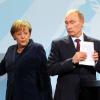 Bundeskanzlerin Angela Merkel (CDU) und der russische Regierungschef Wladimir Putin (Archivbild): Die in der Eremitage geplante gemeinsame Eröffnung der Beutekunst-Ausstellung mit Angela Merkel und Russlands Präsidenten Wladimir Putin wurde überraschend abgesagt. 