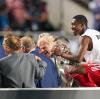 Da war noch alles gut: David Alaba scherzt nach dem Champions-League-Sieg mit der FCB-Führung.