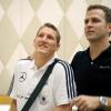 Teammanager Oliver Bierhoff hat mit Verwunderung auf die unterschwellige Kritik von Bastian Schweinsteiger an der Stimmung in der deutschen Nationalmannschaft während der Fußball-EM reagiert.