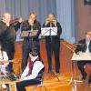 Schorsch Zinkel (rechts) freut sich auf die vielen Gruppen, die bei Musik und Mundart spielen werden, unter anderem das Mundharmonika Trio.  