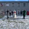 Ein Video zum Lied "Kleiner Schneemann" macht Kita-Mitarbeiter zu Video-Stars.