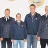 Die Feuerwehr Salgen hat neue Kommandanten: Thomas Brecheisen und Tobias Müller. Das Bild zeigt (v. li.): Bürgermeister Hans Egger, die scheidenden Kommandanten Hermann Waigel und Roland Hämmerle, Tobias Müller, Thomas Brecheisen, KBM Winfried Kienle sowie den Vorsitzenden des Feuerwehrvereins, Thomas Konrad. 