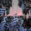 Anhänger des regierenden Linksbündnisses Syriza feiern den Ausgang des Referendums.