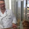 Günther Weindl verspricht eine hochwertige Qualität der Produkte, die in den Bäckereien im Landkreis Günzburg hergestellt werden. Seit vier Jahren ist er Innungsmeister im Kreis. Nicht jeder Kunde kann in die Backstube schauen. Aber auch der Verkaufsraum und der Chef selbst seien Indizien für die Verbraucher. 