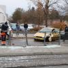 Am Mittwochnachmittag ist ein Auto in die Haltestelle Burgfrieden in Augsburg-Göggingen gefahren. Es kam zu Verkehrsbehinderungen.