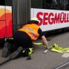 In der Augsburger Remboldstraße ist eine Straßenbahn der Linie 64 entgleist. Es gab zahlreiche Ausfälle und Verspätungen: Es wurde niemand verletzt.