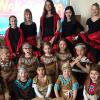 Die Schülerinnen der zwei Tanzgruppen der Grund- und Mittelschule Offingen sind schon gespannt auf ihre Auftritte im Musical „Wakatanka“ Mitte Mai. Bei den Proben in der Grundschule Offingen übten sie noch einmal ihre Figuren. Die Erstklässlerinnen tanzen als Indianer, die Mittelschülerinnen als Bardamen. 	
