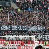 Für viele Fans – hier die Anhänger des VfB Stuttgart – ist der Fall klar: Die 50+1-Klausel ist unverhandelbar. Nach einer Einschätzung des Kartellamtes muss die bestehende Regel aber konsequenter umgesetzt werden als bisher. Dagegen sträuben sich jene Klubs, die von Ausnahmen profitieren. 	