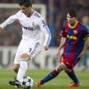 Treffen der Superstars: Real Madrids Cristiano Ronaldo (l) Barcelonas Lionel Messi im direkten Duell. dpa