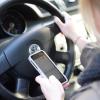 Die Augsburger Polizei warnt: Immer mehr Verkehrsteilnehmer sind durch Handys abgelenkt. 