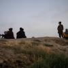 Kämpfer der Taliban versammeln sich in der Nähe des Sakhi Shah-e Mardan-Schreins in Kabul.