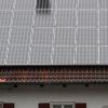 Eine Entscheidungshilfe bekommen Grundstückeeigentümer mit einem Solarkataster an die Hand, wo sich solche Fotovoltaikanlagen etwa auf Hausdächern im Landkreis Ausgburg lohnen