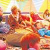 Schulfest in der Mittelschule Weil: Entspannung pur gab es bei den afrikanischen Märchen im Beduinenzelt. 