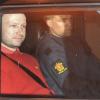 In einem Polizeiauto verlässt Anders Behring Breivik ein Gericht in Oslo: Archivfoto: Jon Are Berg Jacobsen/Aftenposten dpa