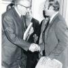 Aichachs Bürgermeister Wilhelm Wernseher (links) gratulierte 1972 seinem neu gewählten Nachfolger Alfred Riepl. Foto: ech 