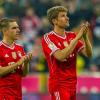 Philipp Lahm (l) und Thomas Müller bleiben langfristig bei den Bayern.