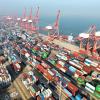 Das Containerterminal im Hafen von Lianyungang in der ostchinesischen Provinz Jiangsu.
