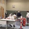 Knapp zehn Ehrenamtliche der Sanitätsbereitschaft vom Bayerischen Roten Kreuz Pöttmes waren am Mittwochabend zum Start der Pöttmeser Teststation im Einsatz. 