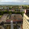 Wo ist noch Platz in Neusäß? Das ist einer der großen Fragen in der Stadt. Unser Bild zeigt den Blick vom Hubschrauberlandeplatz auf dem Dach der Uniklinik aus. 	