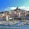 Das ist der alte Hafen von Marseille. Vor der Stadt gab es Unterwasser eine Explosion.