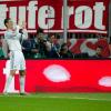Cristiano Ronaldo zeigt an: "15!" - mit diesem Treffer brach er den Torrekord der Champions League.