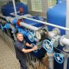 Roland Tschamler ist Wasserwerksmeister beim Wasserwerk Weißenhorn. Er und seine drei Mitarbeiter überwachen unter anderem die Qualität des Trinkwassers für gut 4500 Haushalte.  
