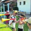 Mit Vuvuzelas wurden die Kindergartenkicker angefeuert. Foto: Kindergarten