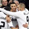 Cristiano Ronaldo von Real Madrid lässt sich von seinem Teamkollegen nach einem Treffer gegen den FC Villareal feiern.