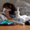 Husten, Schnupfen, Fieber: Derzeit sind viele Menschen in Deutschland krank. Die Zahl der Atemwegsinfekte ist für den Sommer ungewöhnlich hoch.