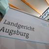 Vor der Jugendkammer des Landgerichts Augsburg muss sich ein 36-jähriger Familienvater wegen sexuellen Missbrauchs und Vergewaltigung verantworten. 
