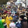 XXX Besucher waren am Sonntagnachmittag beim Faschingsumzug in Zusmarshausen. Anders als angekündigt blieben die Faschingsfreunde trocken. 