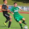 Patrick Michel (rechts) macht für sein Team häufig Tempo nach vorne. Links Henri Koudossou vom SV Pullach. 	