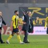 Die Spieler von Istanbulspor werden aus Protest gegen einen nicht gegebenen Elfmeter während des Spiels vom Spielfeld gerufen.