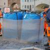 Der Aufbau mobiler Straßensperren in Form von Indutainern wird keine Daueraufgabe für die Mitarbeiter des Landsberger Bauhofs.