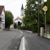 Anlieger der Meringerzeller Straße in Mering wehren sich gegen hohe Geldbeträge, die sie im Rahmen der Straßenausbaubeitragssatzung an die Gemeinde gezahlt haben. 	
