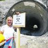 Jede Tunnel-Baustelle braucht eine Patin. In Oberstaufen übernahm Andrea Strubl, die Partnerin von Bürgermeister Martin Beckel, dieses Ehrenamt.