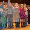 Mit fröhlichen Liedern begrüßten die Grundschüler die Gäste des Aktionstages in Gessertshausen.  

