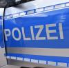Ein 23-Jähriger ist nach Angaben der Polizei in Dillingen auf einen Betrüger hereingefallen.