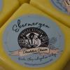 Die Familie Prigel stellt in ihrer Molkerei (Creamery) in den USA diesen Käse namens "Ebermergen" her.