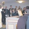 Weihbischof Florian Wörner weihte die neue Orgel auf der zweiten Empore der Dasinger Pfarrkirche St. Martin. 