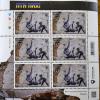 Ukrainische Briefmarken mit einem Wandgemälde des Graffiti-Künstlers Banksy.